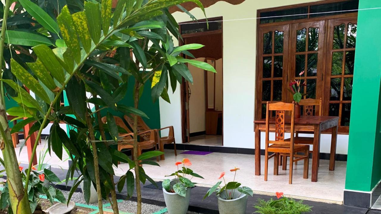 Sigiri Starwing Villa Sigiriya Exteriör bild