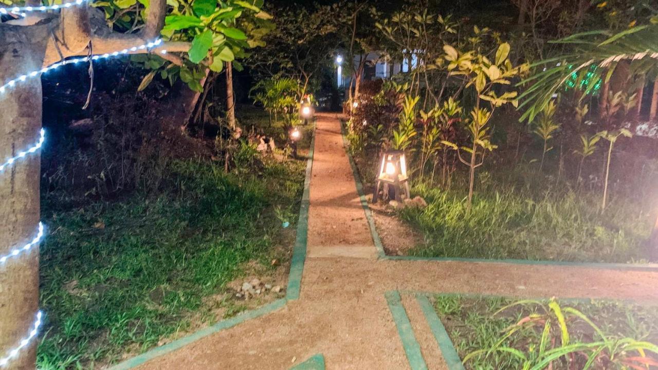 Sigiri Starwing Villa Sigiriya Exteriör bild